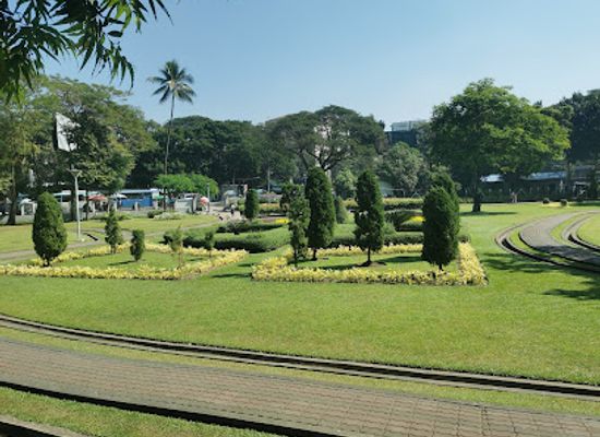 myanmar-burma/yangon/hlaing/attraction/thakhin-mya-park