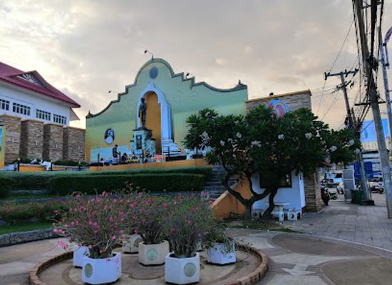 thailand/udon-thani/attraction/kromluang-prachak-sinlapakhom-monument