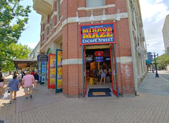 texas/south-texas/attraction/the-amazing-mirror-maze
