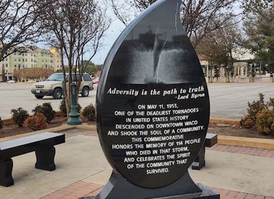texas/waco/attraction/the-teardrop-memorial