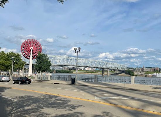 ohio/cincinnati/newport/attraction/american-queen-paddle-wheel