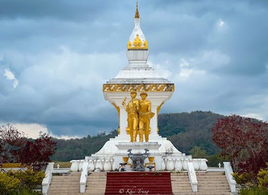 laos/xieng-khouang/attraction/vietnamese-war-monument