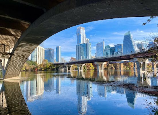 texas/austin/attraction/austin-river-skyline-view