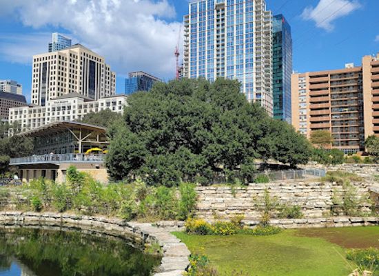 texas/central-texas/attraction/waller-beach-at-town-lake-metropolitan-park