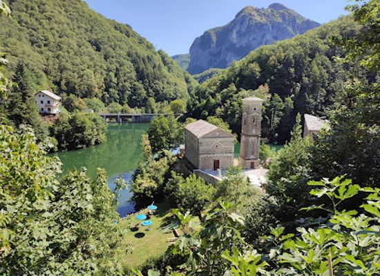 italy/garfagnana/attraction/lago-di-isola-santa-info-circuitoluccaturismo