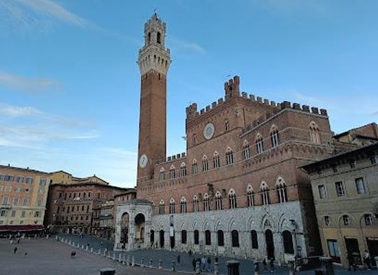 italy/arezzo/attraction/piazza-del-campo