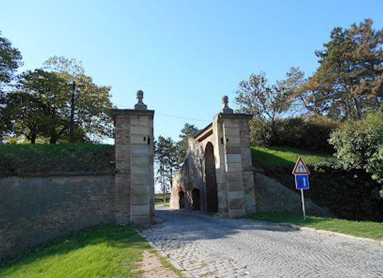 serbia/novi-sad/petrovaradin/attraction/tvrdjavski-park