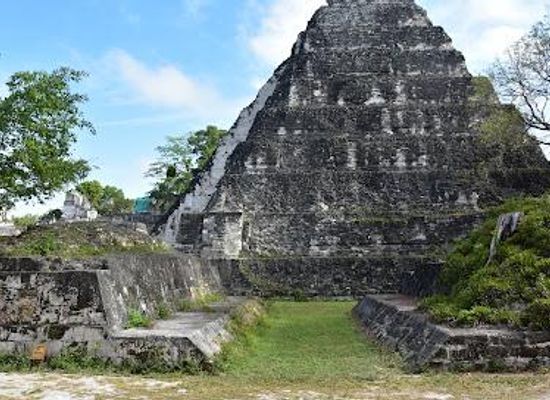 guatemala/flores/attraction/templo-del-gran-jaguar