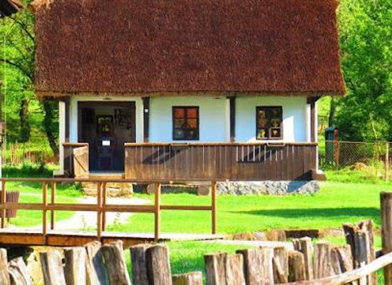 slovenia/ptuj/attraction/old-village-kumrovec