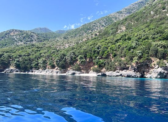 greece/kefalonia/attraction/xilomata-beach