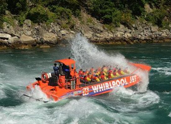 canada/niagara-peninsula/attraction/whirlpool-jet-boat-tours