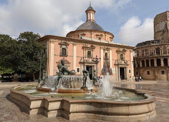 spain/valencian-community/attraction/placa-de-la-mare-de-deu