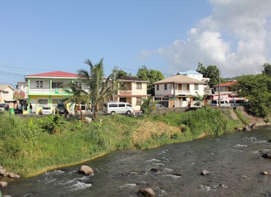 dominica/champagne-reef/attraction/roseau-river-promenade