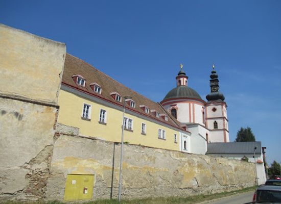 czechia/podyji-national-park/attraction/klaster-krizovniku-s-cervenou-hvezdou