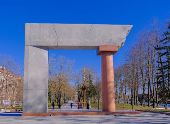 lithuania/klaipeda-region/attraction/the-arch-monument-to-the-united-lithuania