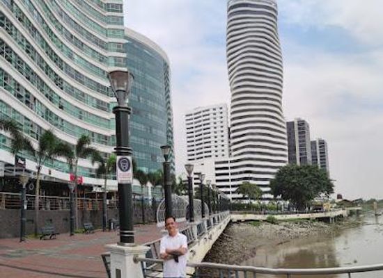 ecuador/guayaquil/attraction/puerto-santa-ana