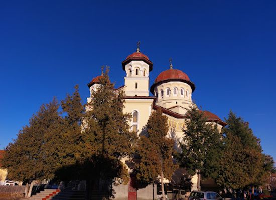 romania/gorj/attraction/saints-peter-and-paul-church