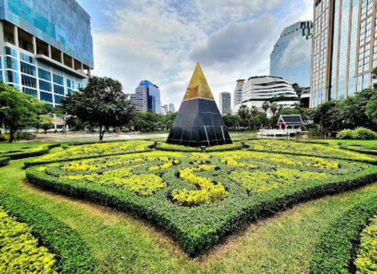 thailand/bangkok/ekkamai/attraction/benchasiri-park