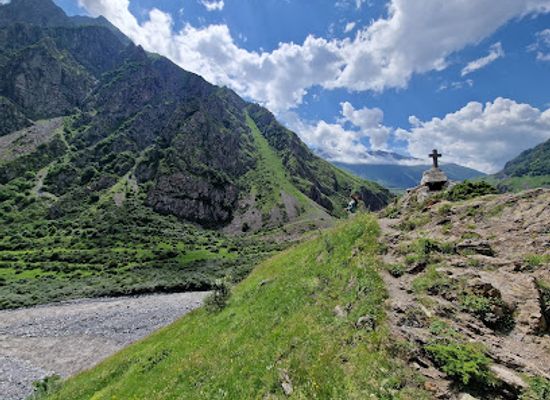 georgia/racha-lechkhumi-and-kvemo-svaneti/attraction/viewpoint-tereki-valley