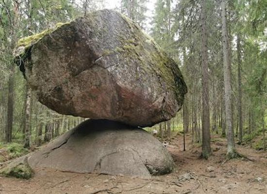finland/savonlinna/attraction/kummakivi