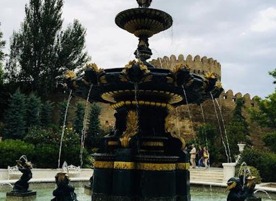 azerbaijan/baku/attraction/philharmonic-fountain