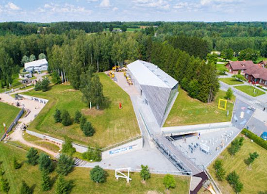 estonia/polvamaa/attraction/estonian-road-museum
