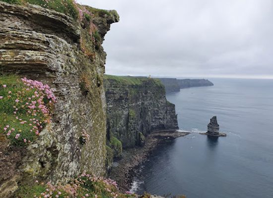 ireland/cliffs-of-moher/attraction/pollboy-lookout