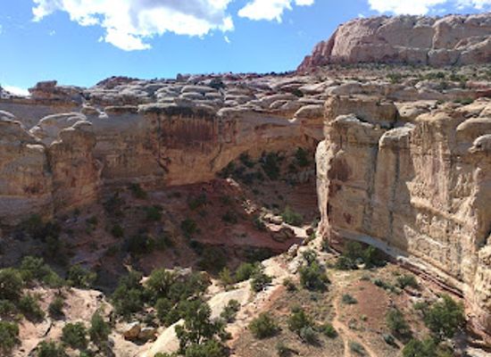 utah/capitol-reef-national-park/attraction/hickman-natural-bridge