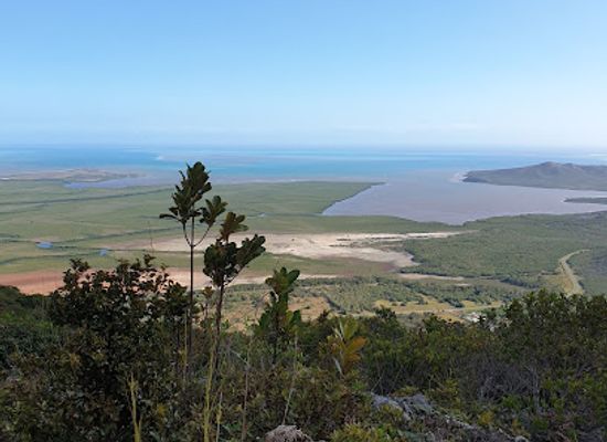 new-caledonia/hienghene/attraction/sentier-du-koniambo