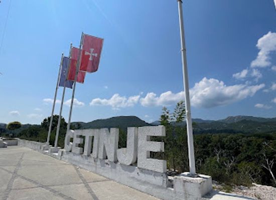 montenegro/cetinje/attraction/place-for-pictures-with-cetinje