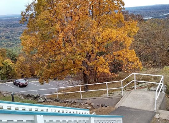 massachusetts/hampshire-county/attraction/mt-holyoke-summit-house