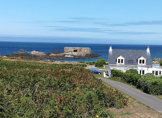 guernsey/st-anne/attraction/alderney-breakwater