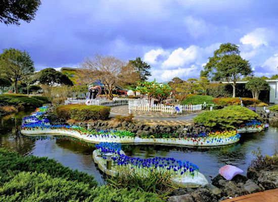 south-korea/jeju-island/attraction/jeju-glass-castle