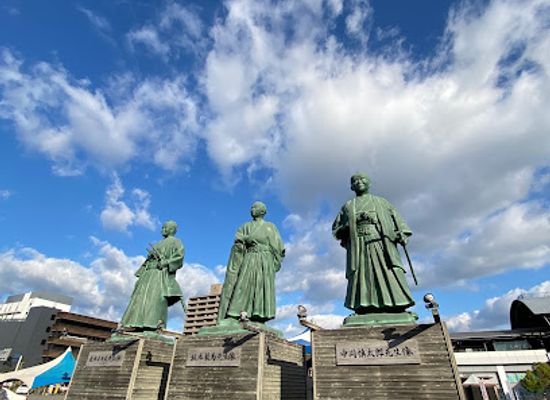 japan/shikoku-island/attraction/statues-of-the-three-tosa-samurai