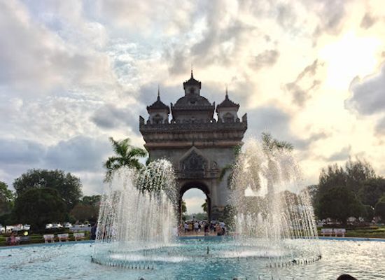 laos/vientiane/sisattanak/attraction/patuxay-park