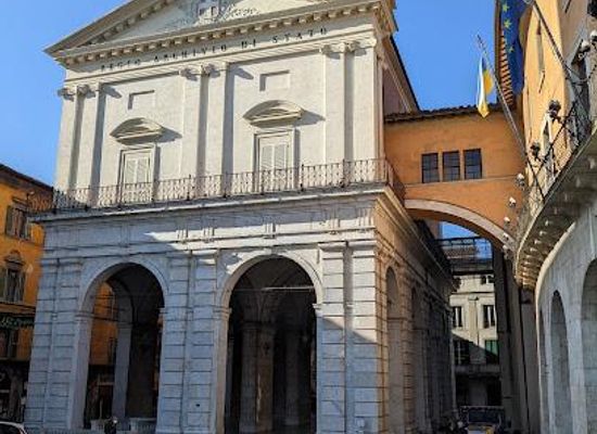 italy/lucca/attraction/logge-dei-banchi