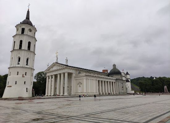 lithuania/vilnius-region/attraction/cathedral-square