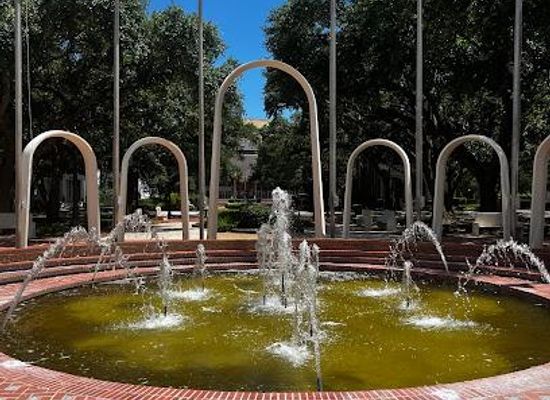 alabama/fairhope/attraction/spanish-plaza-park