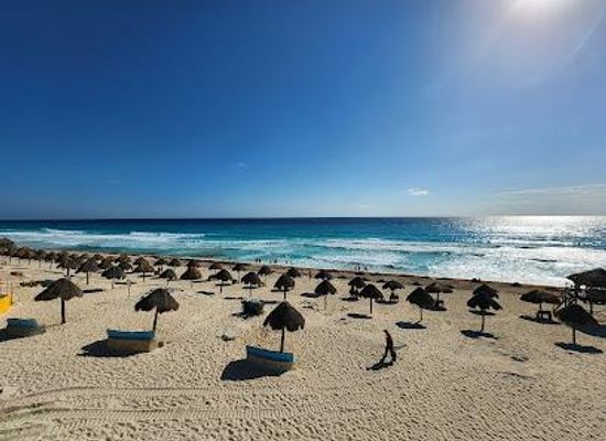 mexico/cancun/attraction/playa-delfines