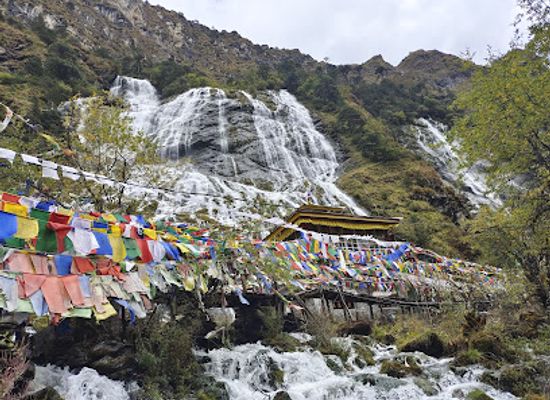 india/arunachal-pradesh/attraction/holy-water-falls-chumig-gyatser