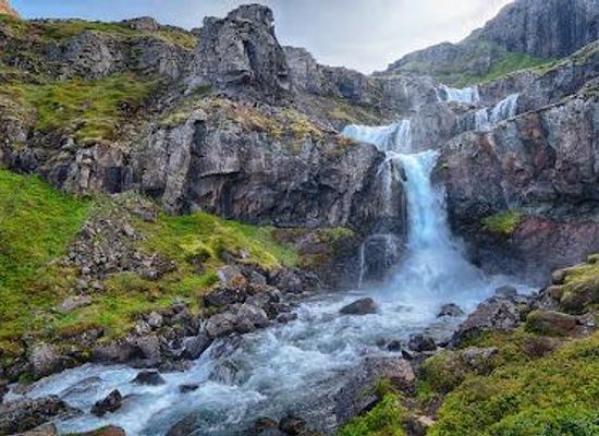 iceland/seydisfjordur/attraction/klifbrekku-waterfall