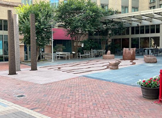 virginia/arlington/attraction/courthouse-river-plaza-fountain