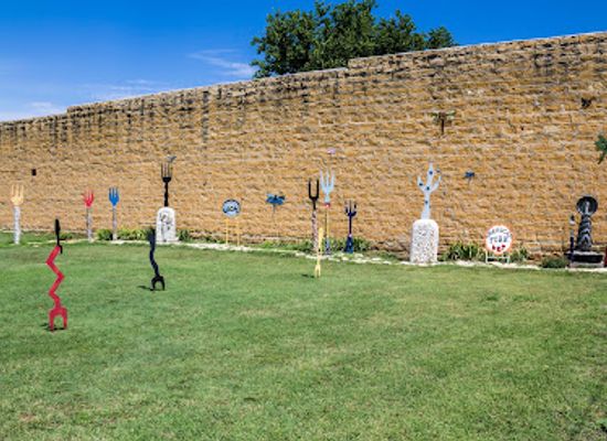 kansas/glaciated-region/attraction/bowl-plaza