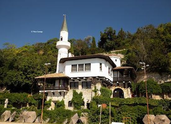 bulgaria/dobruja/attraction/balchik-dvoretsa-palace-and-park