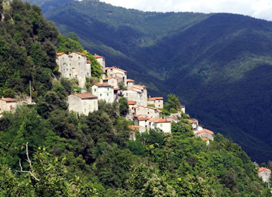 italy/garfagnana/attraction/rocca-di-lucchio