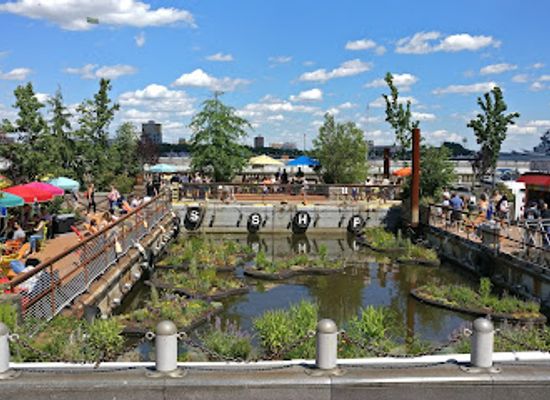 pennsylvania/delaware-valley/attraction/spruce-street-harbor-park