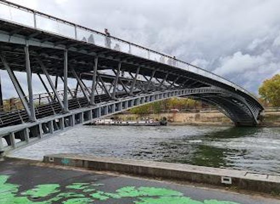 france/ile-de-france/attraction/passerelle-leopold-sedar-senghor