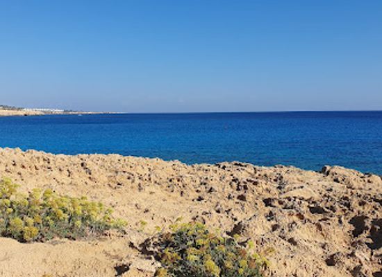 cyprus/makronissos-peninsula/attraction/blue-rabbit-s-cove