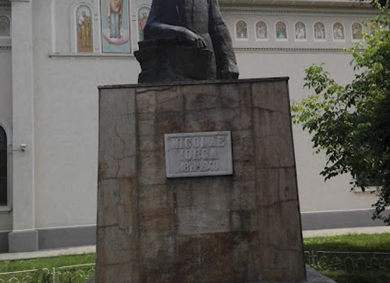 romania/giurgiu/attraction/statue-of-nicolae-iorga