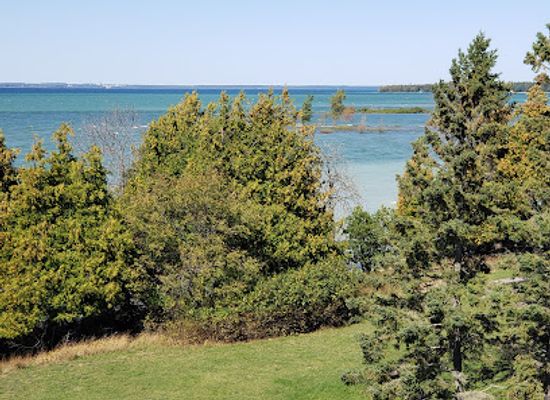 michigan/upper-peninsula/attraction/peninsula-point-lighthouse